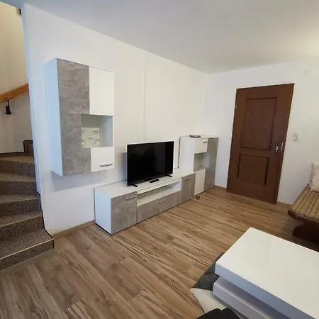 بيت للعطل Fuzzy