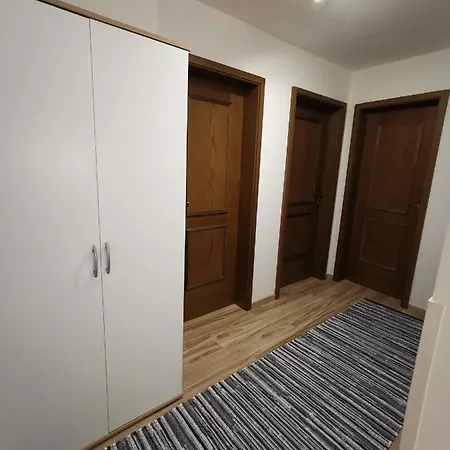 بيت للعطل Fuzzy *